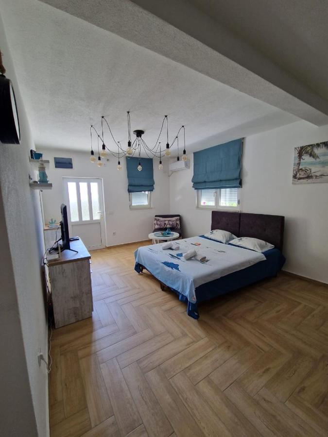 Studio Apartman Happy Home Tivat Exterior foto